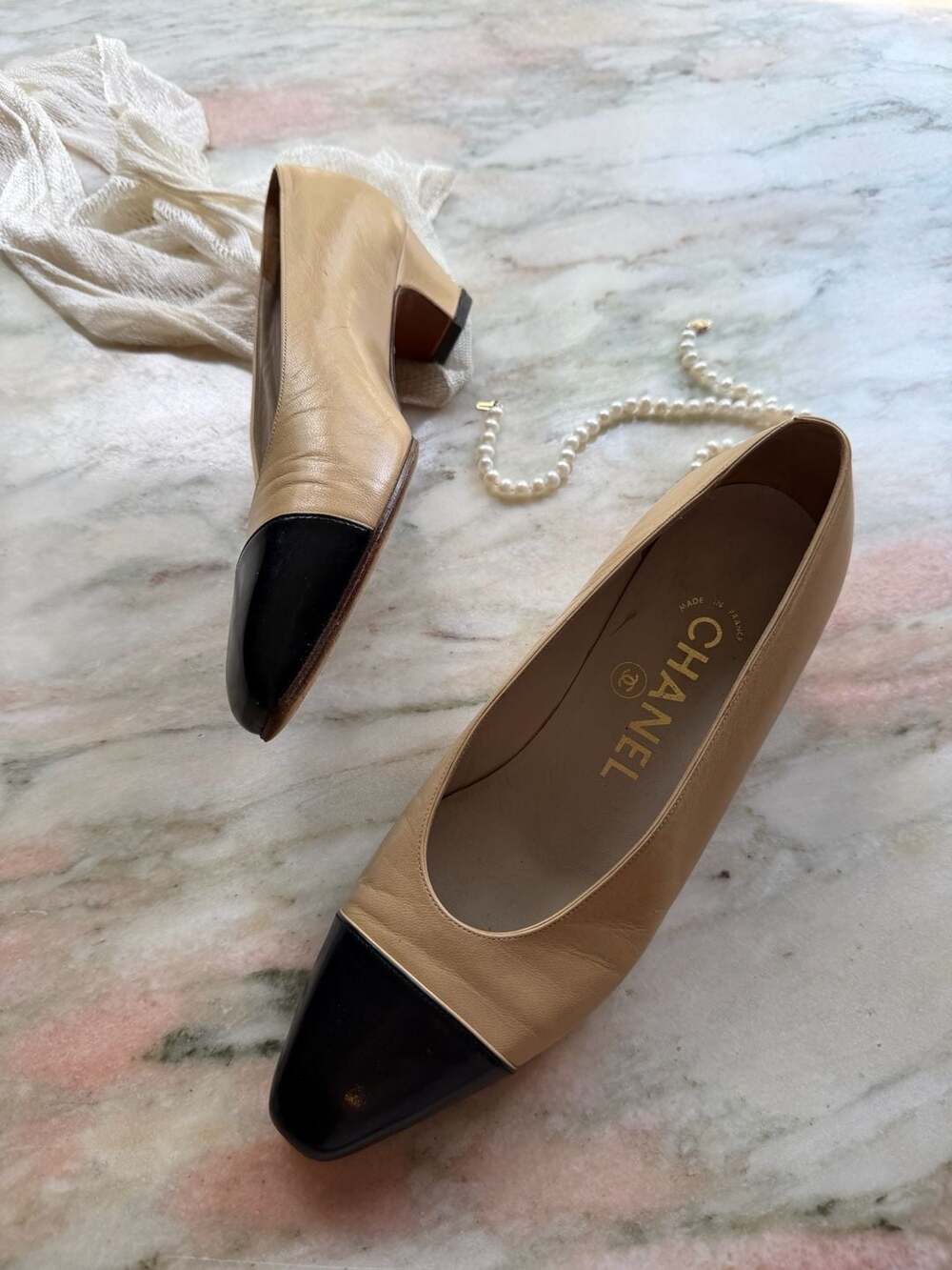 Chanel Vintage Beige Lambskin Black Cap-Toe Block Heel Pumps - Picture 4 of 12